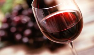 Falso vino Doc nell’Oltrepò Pavese, cinque arresti